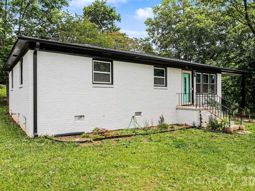 518 Baker Street, Kings Mountain, NC 28086.  MLS# CAR4390475, YatesRealty ID 29463. 