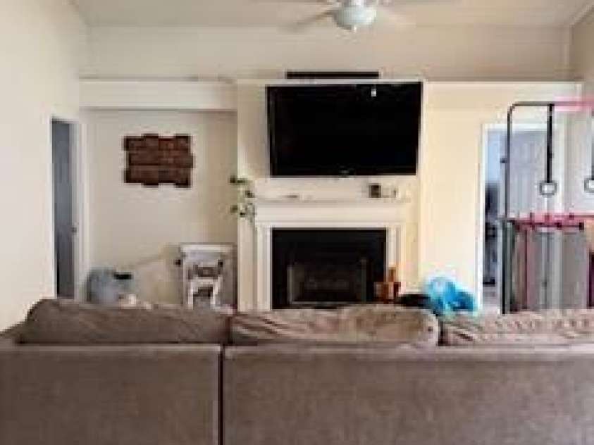 7932 Sir Barton Court, Charlotte, NC 28215.  MLS# CAR4282431, YatesRealty ID 29463. Greatroom Fireplace