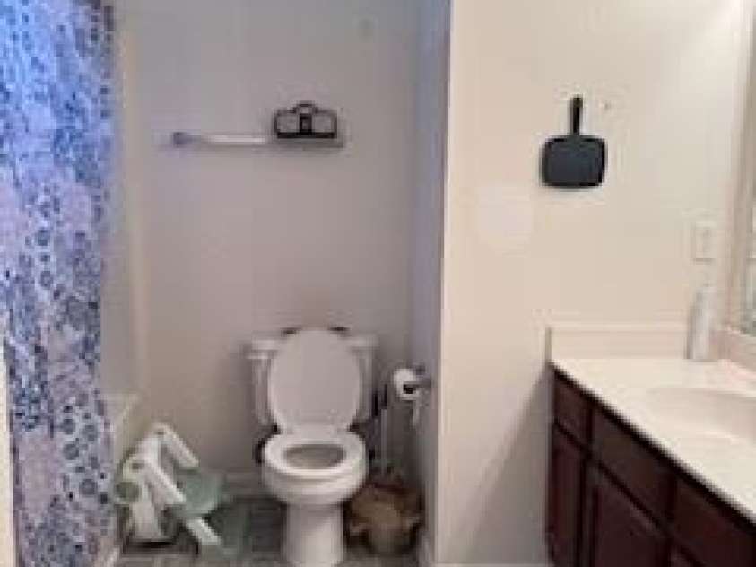 7932 Sir Barton Court, Charlotte, NC 28215.  MLS# CAR4282431, YatesRealty ID 29463. Primary Bath 