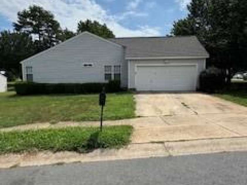 7932 Sir Barton Court, Charlotte, NC 28215.  MLS# CAR4282431, YatesRealty ID 29463. Side Load Garage