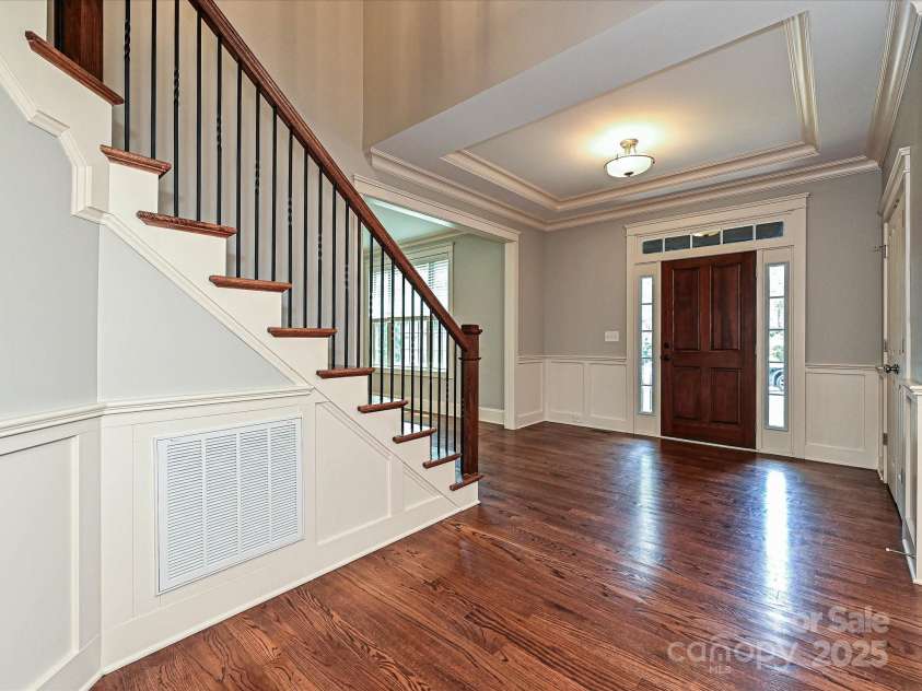 217 Hillandale Drive, Charlotte, NC 28270.  MLS# CAR4286921, YatesRealty ID 29464. Foyer