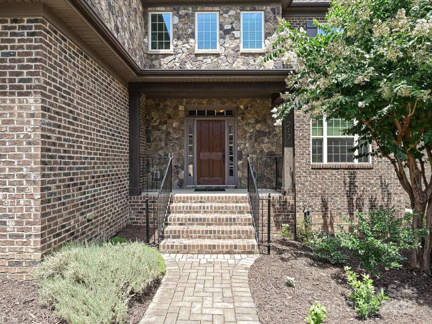 217 Hillandale Drive, Charlotte, NC 28270.  MLS# CAR4286921, YatesRealty ID 29464. Front porch