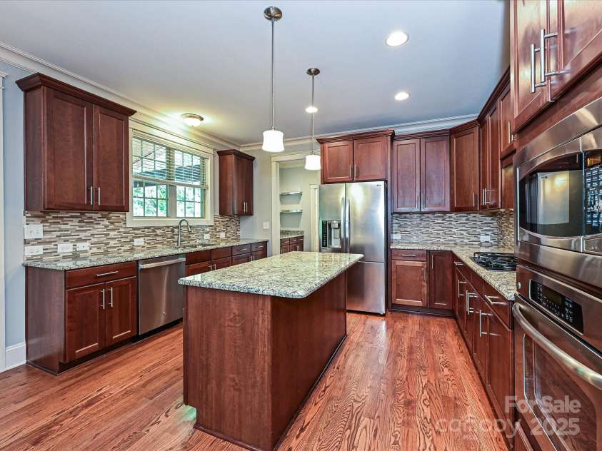 217 Hillandale Drive, Charlotte, NC 28270.  MLS# CAR4286921, YatesRealty ID 29464. Kitchen