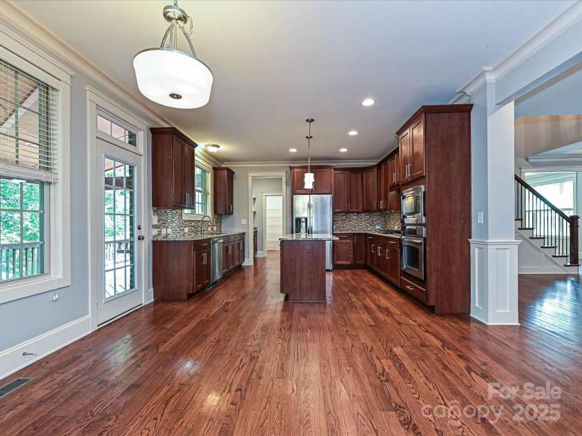 217 Hillandale Drive, Charlotte, NC 28270.  MLS# CAR4286921, YatesRealty ID 29464. Kitchen & Breakfast