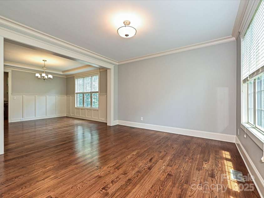 217 Hillandale Drive, Charlotte, NC 28270.  MLS# CAR4286921, YatesRealty ID 29464. Living Room