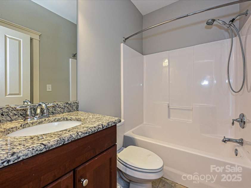217 Hillandale Drive, Charlotte, NC 28270.  MLS# CAR4286921, YatesRealty ID 29464. Main level bath