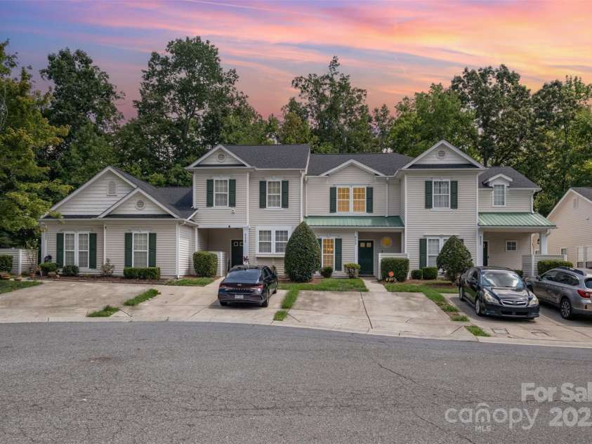 8229 Carob Tree Lane, Charlotte, NC 28215.  MLS# CAR4282906, YatesRealty ID 29466. 