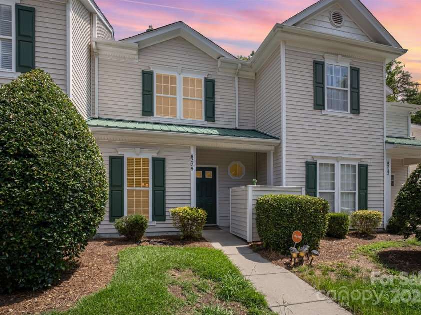8229 Carob Tree Lane, Charlotte, NC 28215.  MLS# CAR4282906, YatesRealty ID 29466. 