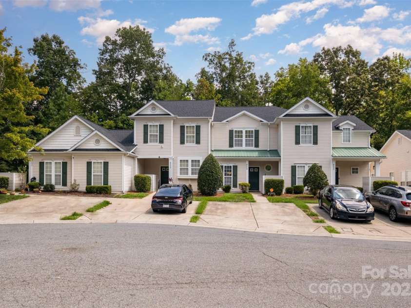 8229 Carob Tree Lane, Charlotte, NC 28215.  MLS# CAR4282906, YatesRealty ID 29466. 