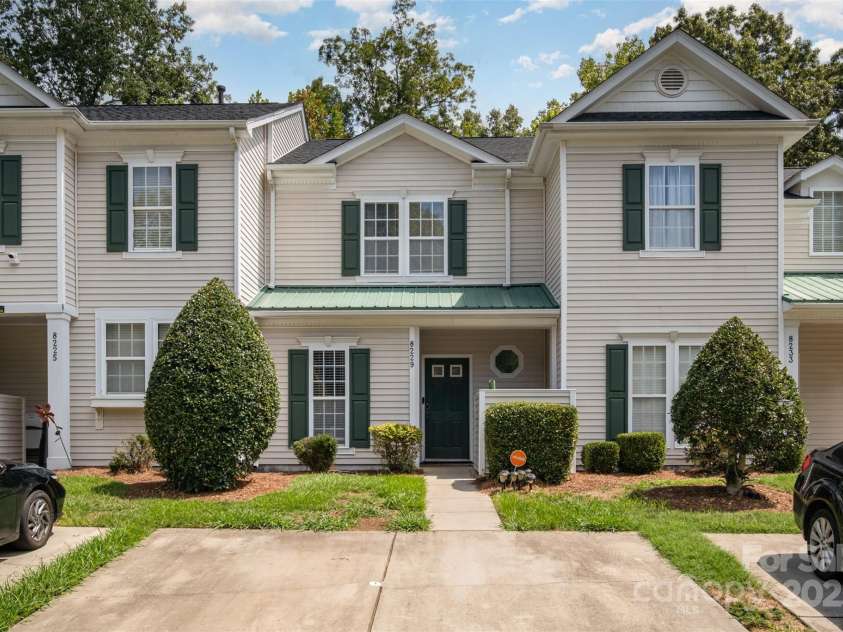 8229 Carob Tree Lane, Charlotte, NC 28215.  MLS# CAR4282906, YatesRealty ID 29466. 