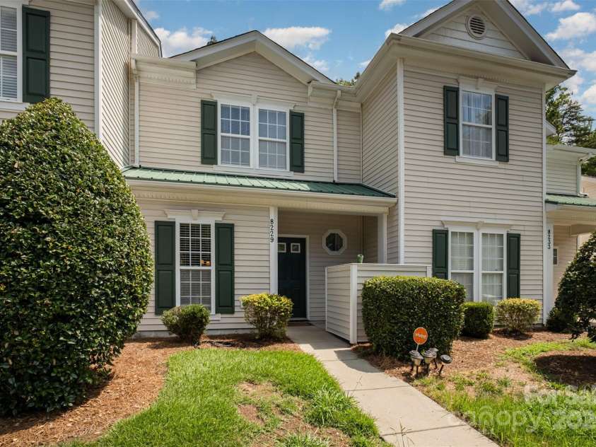 8229 Carob Tree Lane, Charlotte, NC 28215.  MLS# CAR4282906, YatesRealty ID 29466. 