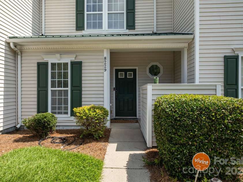 8229 Carob Tree Lane, Charlotte, NC 28215.  MLS# CAR4282906, YatesRealty ID 29466. 