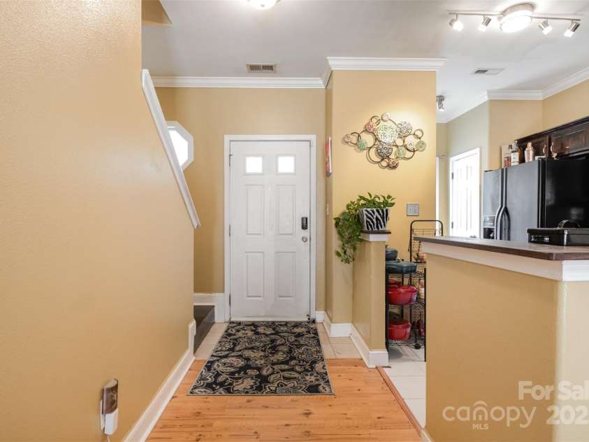 8229 Carob Tree Lane, Charlotte, NC 28215.  MLS# CAR4282906, YatesRealty ID 29466. 