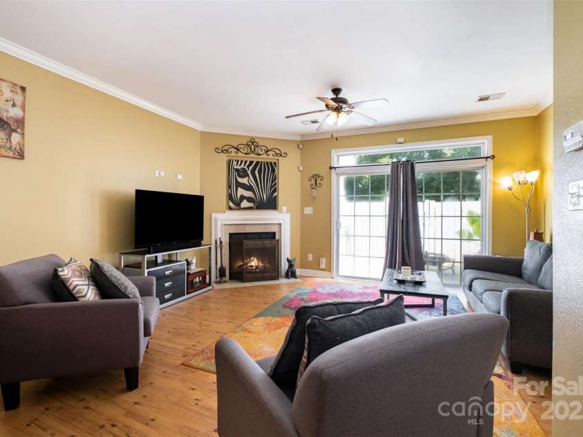 8229 Carob Tree Lane, Charlotte, NC 28215.  MLS# CAR4282906, YatesRealty ID 29466. 