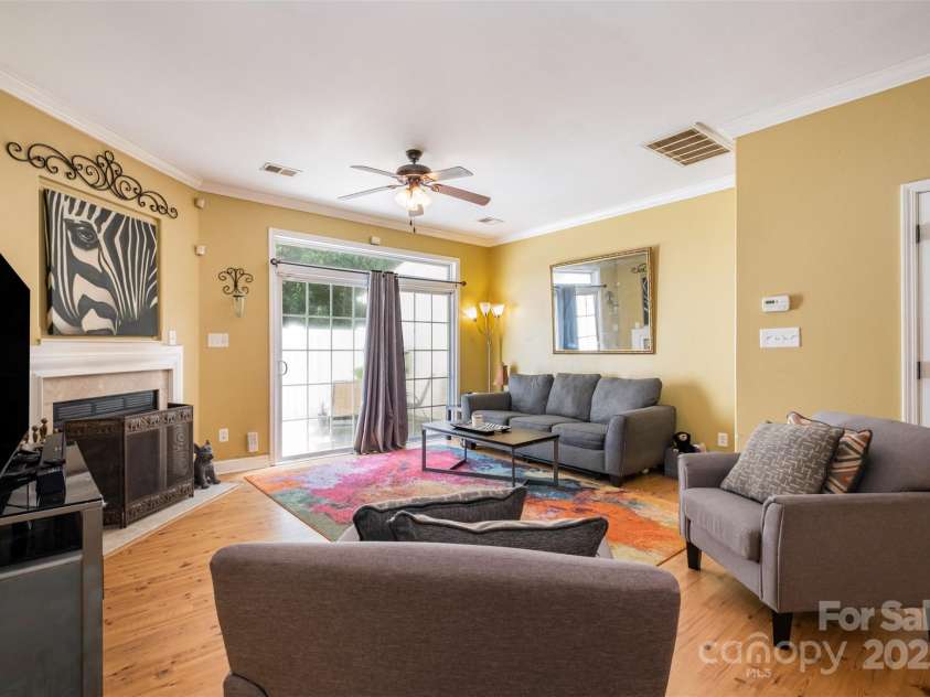 8229 Carob Tree Lane, Charlotte, NC 28215.  MLS# CAR4282906, YatesRealty ID 29466. 