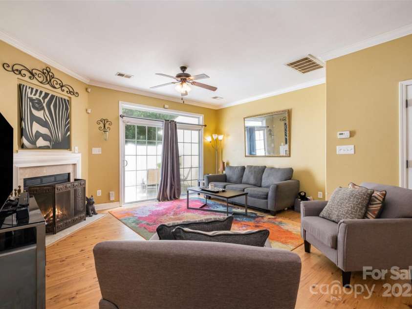 8229 Carob Tree Lane, Charlotte, NC 28215.  MLS# CAR4282906, YatesRealty ID 29466. 