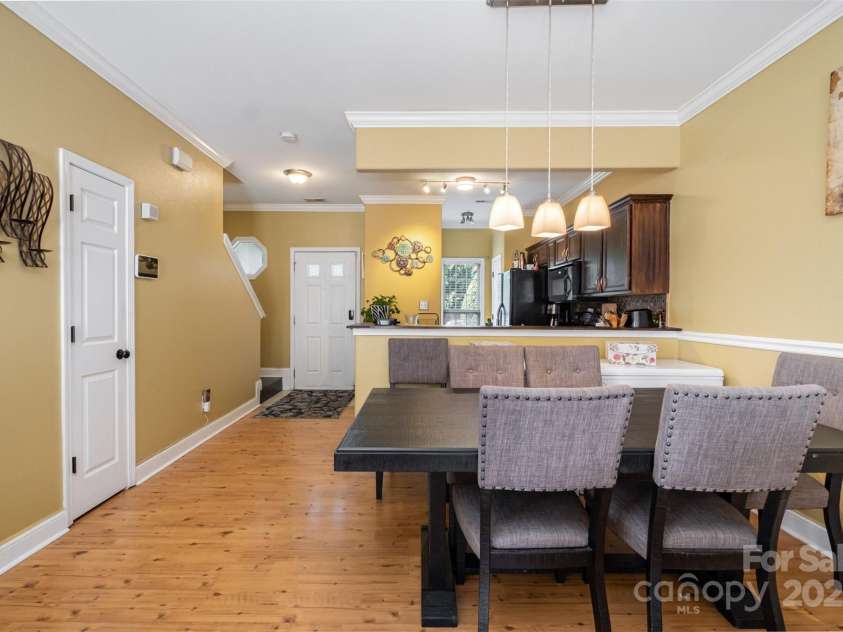 8229 Carob Tree Lane, Charlotte, NC 28215.  MLS# CAR4282906, YatesRealty ID 29466. 