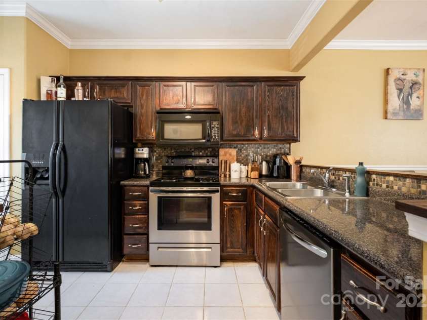 8229 Carob Tree Lane, Charlotte, NC 28215.  MLS# CAR4282906, YatesRealty ID 29466. 