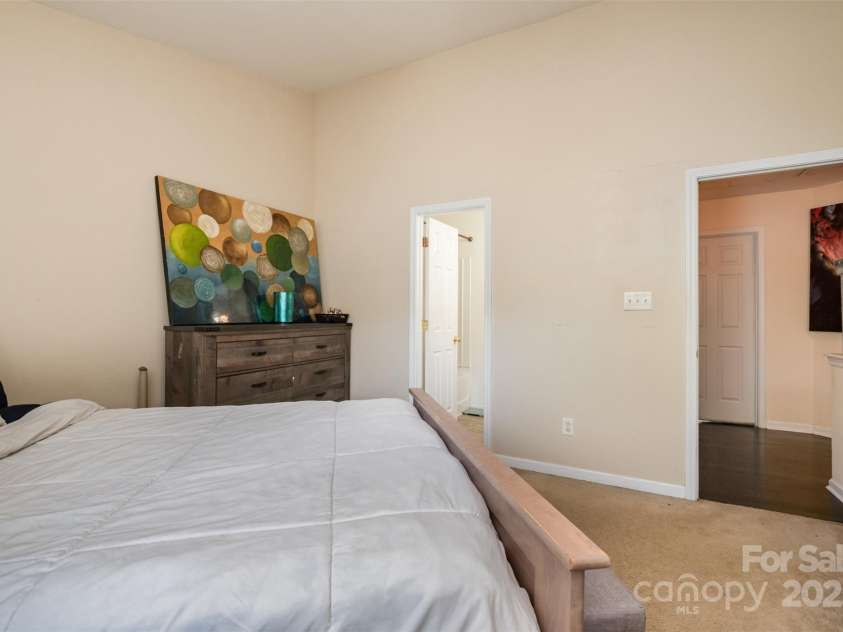 8229 Carob Tree Lane, Charlotte, NC 28215.  MLS# CAR4282906, YatesRealty ID 29466. 