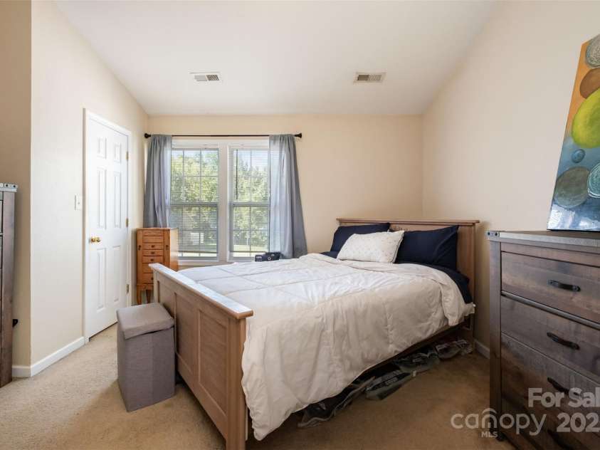 8229 Carob Tree Lane, Charlotte, NC 28215.  MLS# CAR4282906, YatesRealty ID 29466. 