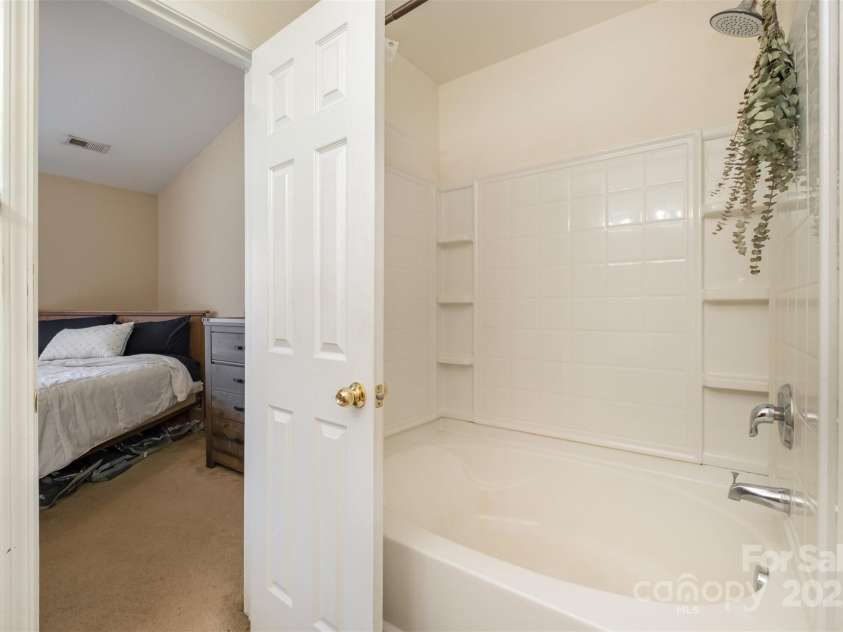 8229 Carob Tree Lane, Charlotte, NC 28215.  MLS# CAR4282906, YatesRealty ID 29466. 