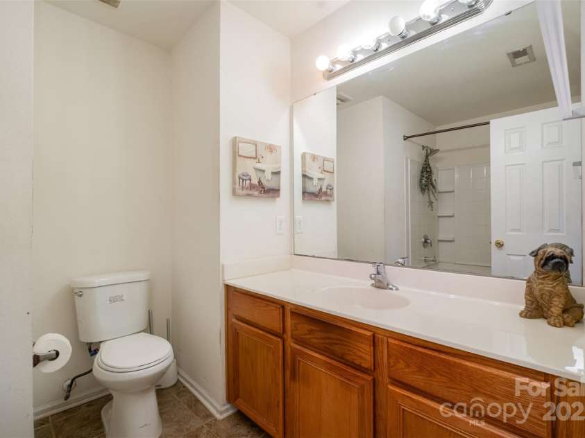 8229 Carob Tree Lane, Charlotte, NC 28215.  MLS# CAR4282906, YatesRealty ID 29466. 