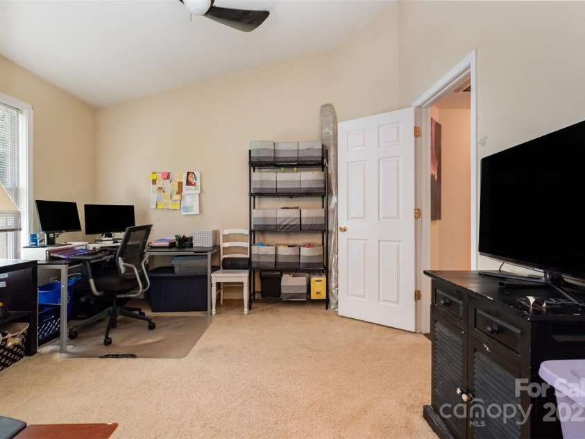 8229 Carob Tree Lane, Charlotte, NC 28215.  MLS# CAR4282906, YatesRealty ID 29466. 
