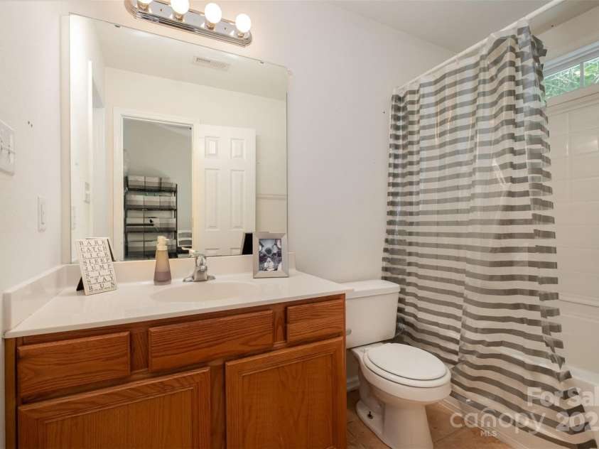 8229 Carob Tree Lane, Charlotte, NC 28215.  MLS# CAR4282906, YatesRealty ID 29466. 