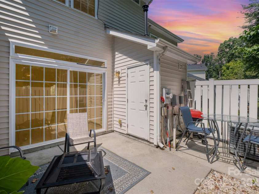8229 Carob Tree Lane, Charlotte, NC 28215.  MLS# CAR4282906, YatesRealty ID 29466. 
