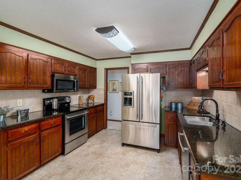 2618 Cherokee Court, Gastonia, NC 28056.  MLS# CAR4308025, YatesRealty ID 29467. 