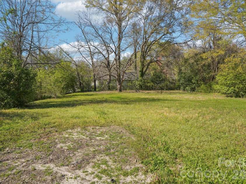 1424 Ware Avenue, Gastonia, NC 28052.  MLS# CAR4390410, YatesRealty ID 29468. 