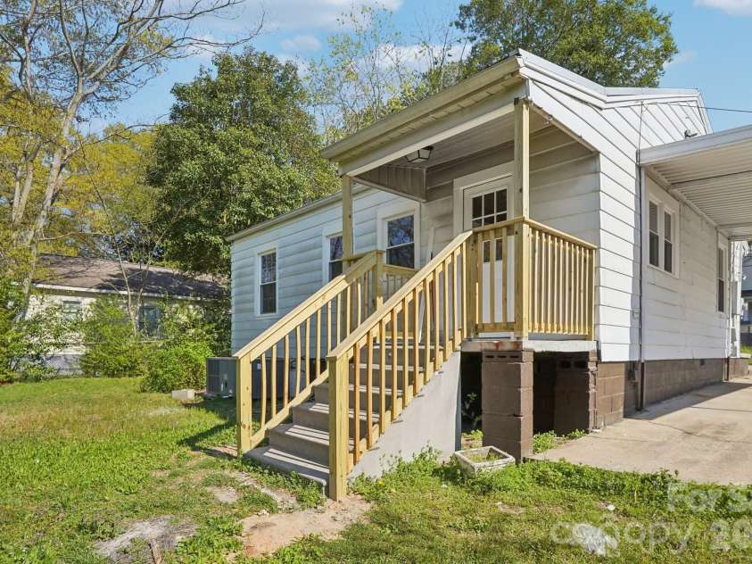 1424 Ware Avenue, Gastonia, NC 28052.  MLS# CAR4390410, YatesRealty ID 29468. 