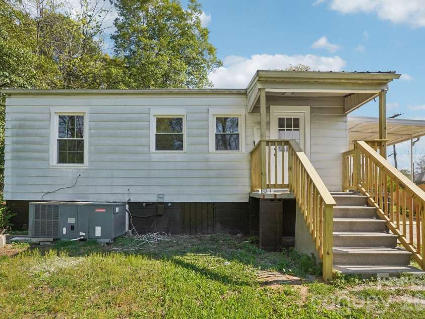 1424 Ware Avenue, Gastonia, NC 28052.  MLS# CAR4390410, YatesRealty ID 29468. 