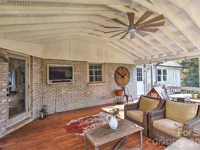 6117 Cherry Tree Lane, Charlotte, NC 28270.  MLS# CAR4388297, YatesRealty ID 29472. 