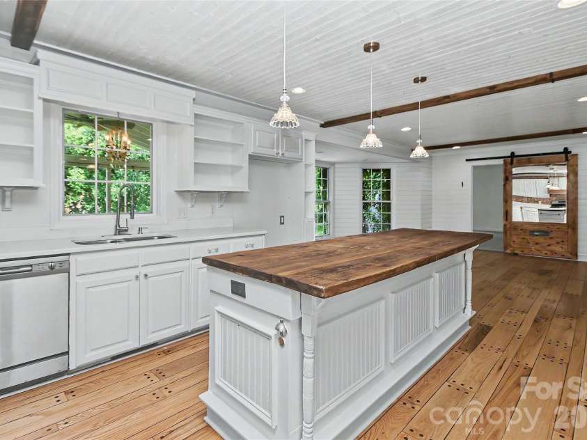 6117 Cherry Tree Lane, Charlotte, NC 28270.  MLS# CAR4388297, YatesRealty ID 29472. 