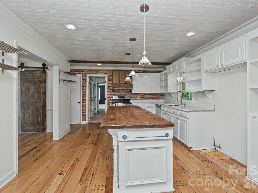 6117 Cherry Tree Lane, Charlotte, NC 28270.  MLS# CAR4388297, YatesRealty ID 29472. 