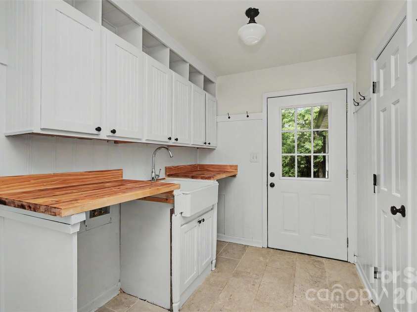 6117 Cherry Tree Lane, Charlotte, NC 28270.  MLS# CAR4388297, YatesRealty ID 29472. 