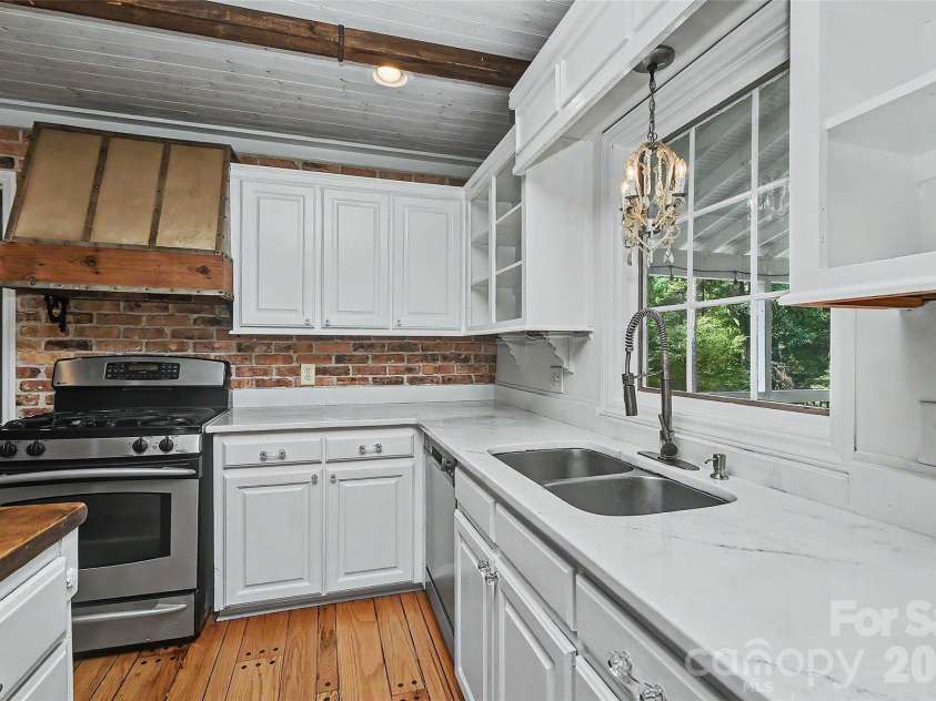 6117 Cherry Tree Lane, Charlotte, NC 28270.  MLS# CAR4388297, YatesRealty ID 29472. 