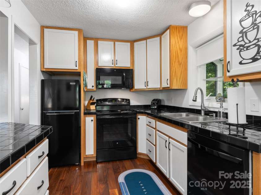 290 Turkey Pen Road, Franklin, NC 28734.  MLS# CAR4287890, YatesRealty ID 29473. 