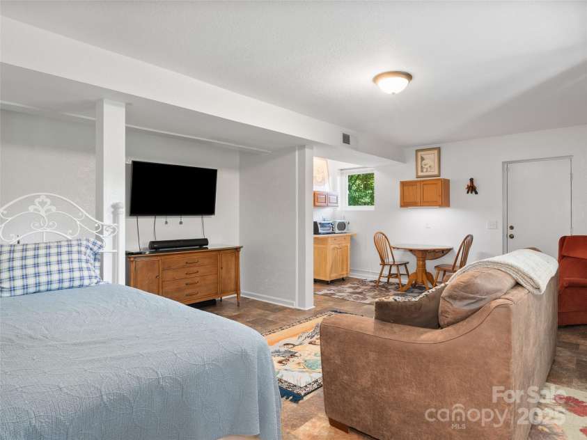 290 Turkey Pen Road, Franklin, NC 28734.  MLS# CAR4287890, YatesRealty ID 29473. 