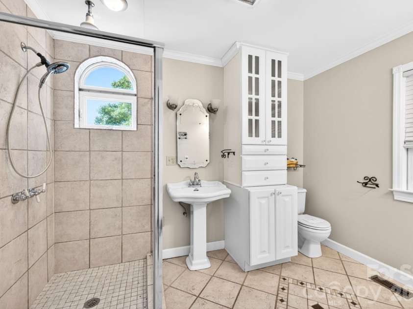 58 Randall Drive, Fairview, NC 28730.  MLS# CAR4388685, YatesRealty ID 29473. Primary Bathroom