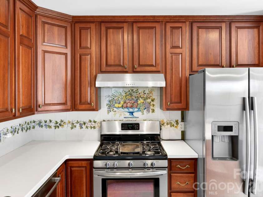 58 Randall Drive, Fairview, NC 28730.  MLS# CAR4388685, YatesRealty ID 29473. Propane Gas Range