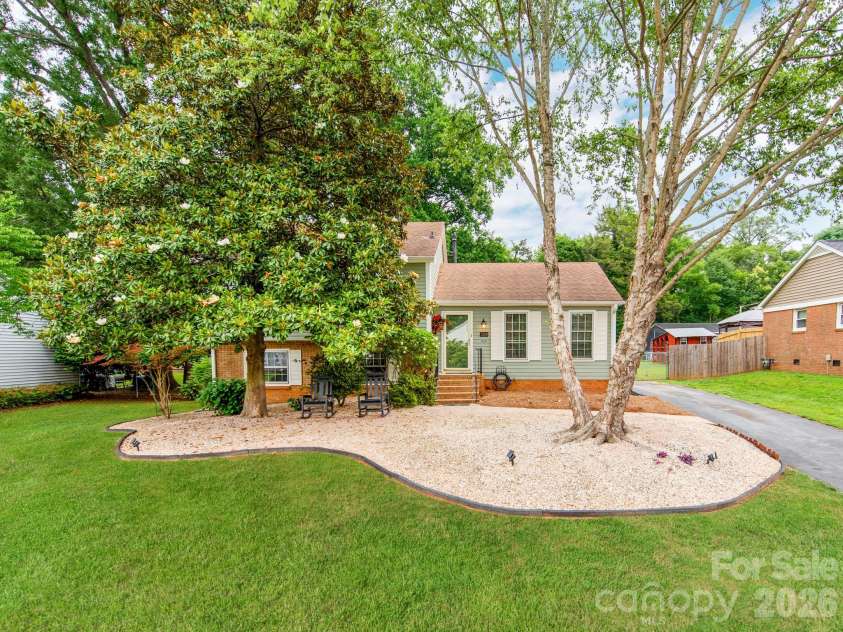 7200 Fox Hunt Road, Charlotte, NC 28212.  MLS# CAR4388353, YatesRealty ID 29474. 