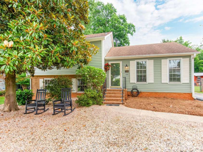 7200 Fox Hunt Road, Charlotte, NC 28212.  MLS# CAR4388353, YatesRealty ID 29474. 