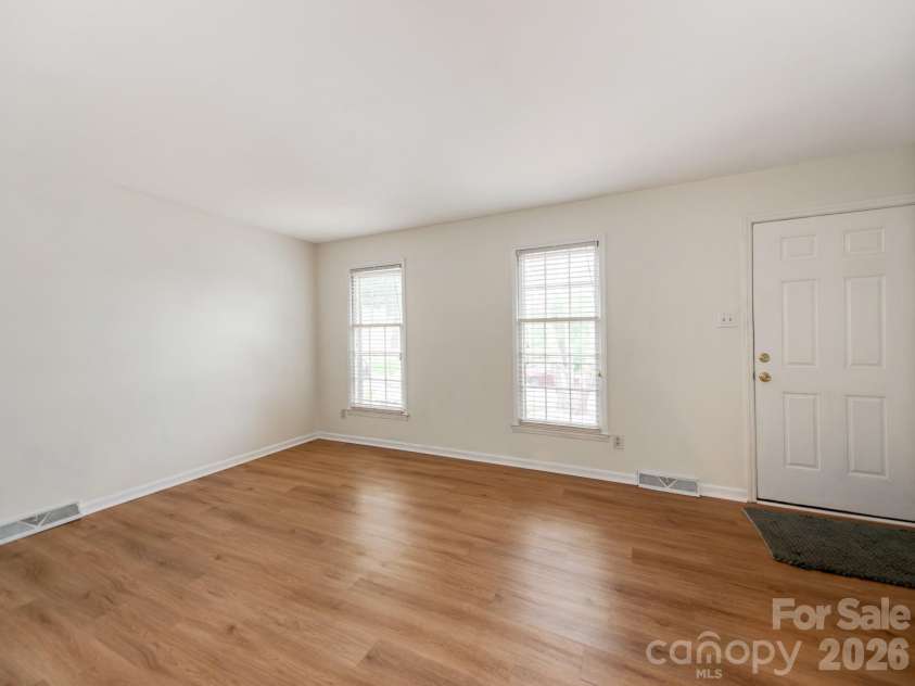 7200 Fox Hunt Road, Charlotte, NC 28212.  MLS# CAR4388353, YatesRealty ID 29474. 