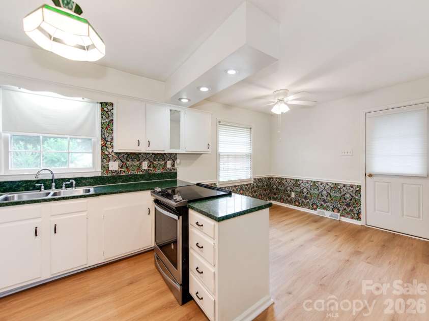 7200 Fox Hunt Road, Charlotte, NC 28212.  MLS# CAR4388353, YatesRealty ID 29474. 