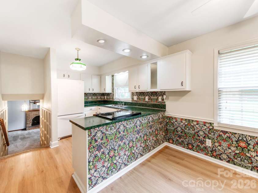 7200 Fox Hunt Road, Charlotte, NC 28212.  MLS# CAR4388353, YatesRealty ID 29474. 