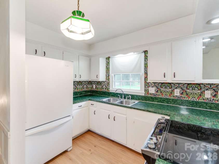 7200 Fox Hunt Road, Charlotte, NC 28212.  MLS# CAR4388353, YatesRealty ID 29474. 