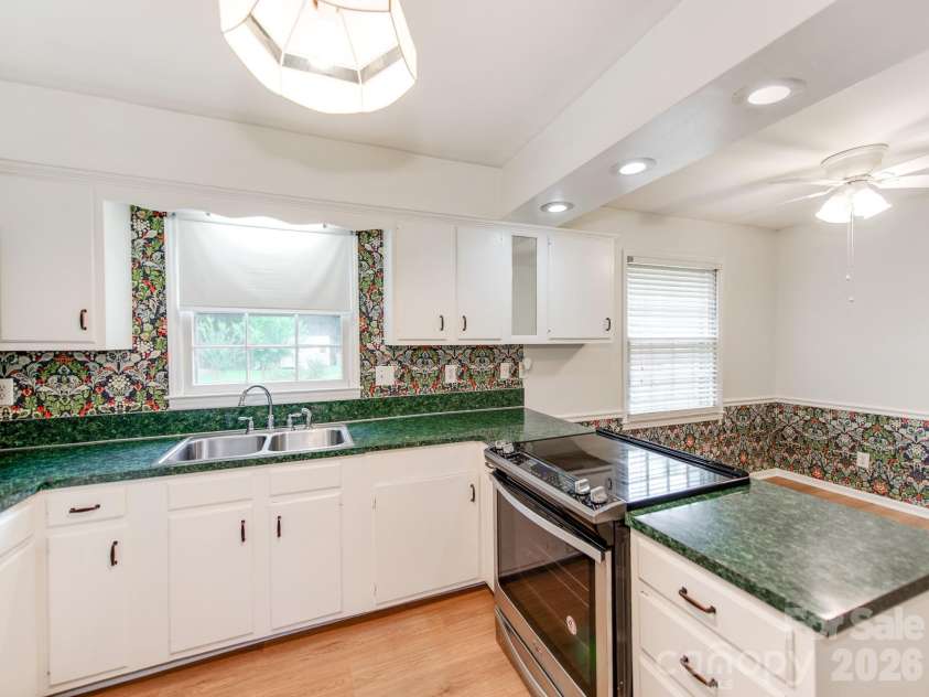 7200 Fox Hunt Road, Charlotte, NC 28212.  MLS# CAR4388353, YatesRealty ID 29474. 
