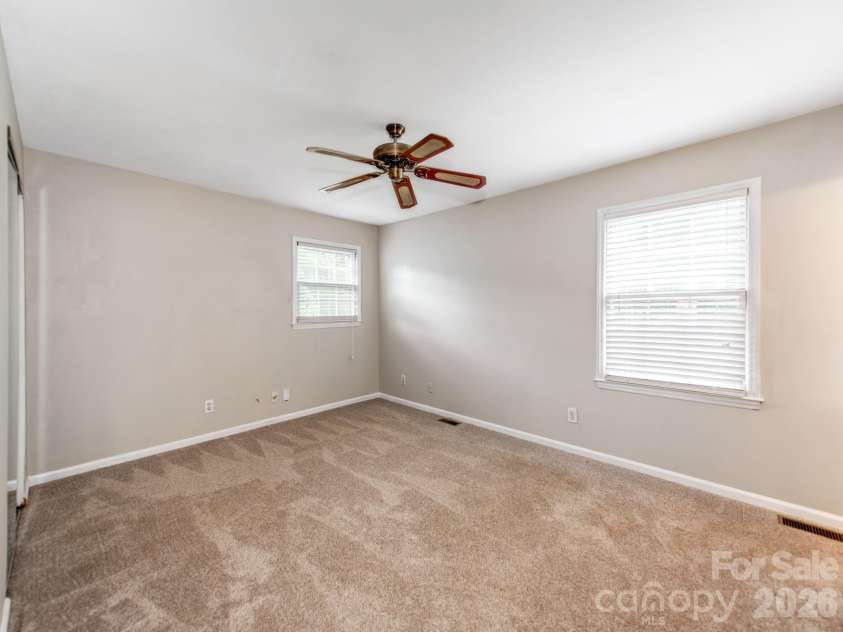 7200 Fox Hunt Road, Charlotte, NC 28212.  MLS# CAR4388353, YatesRealty ID 29474. 